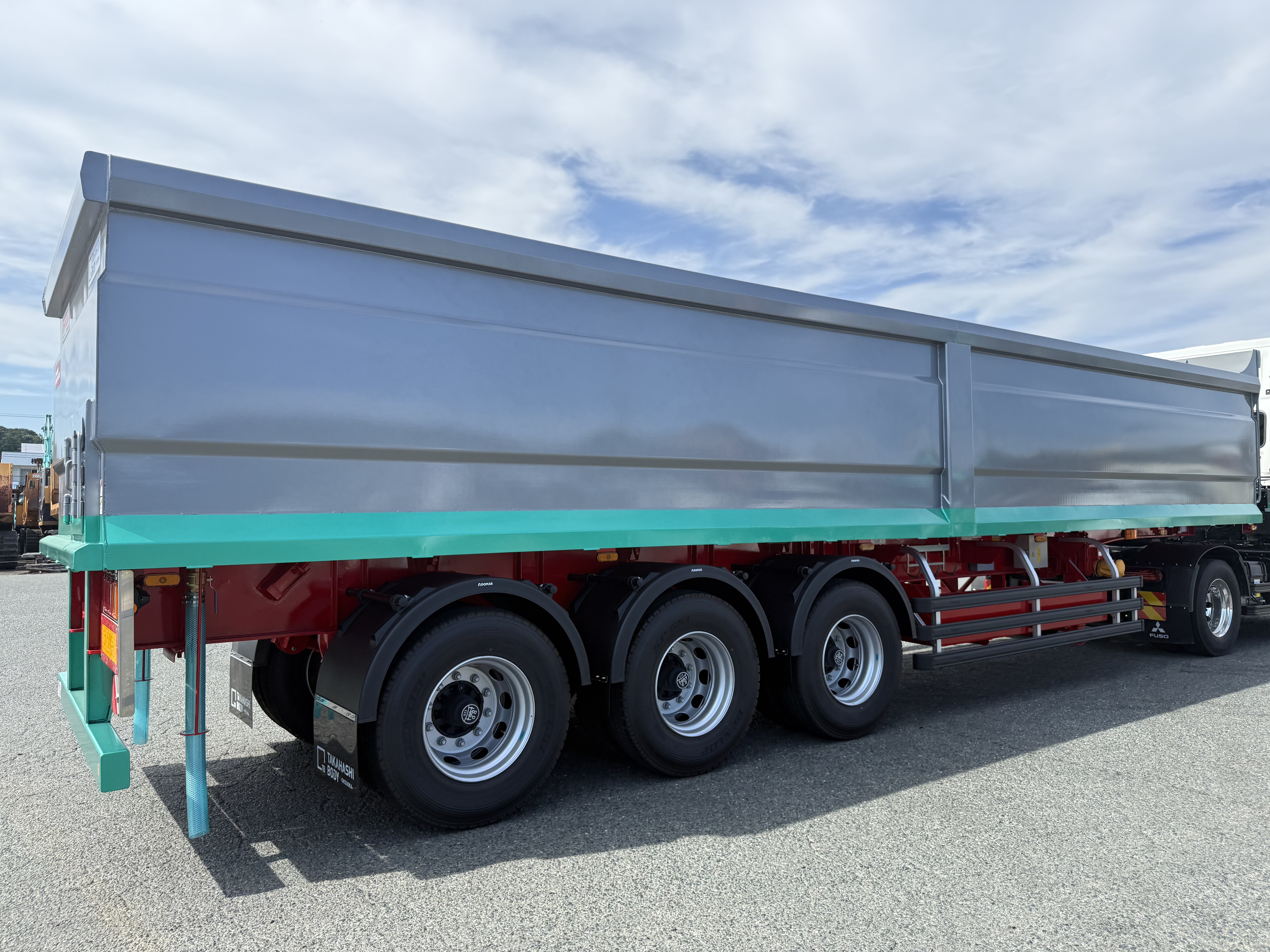 HARDOX®500TUF スクラップトレーラー 38㎥ BOX型 製作写真4