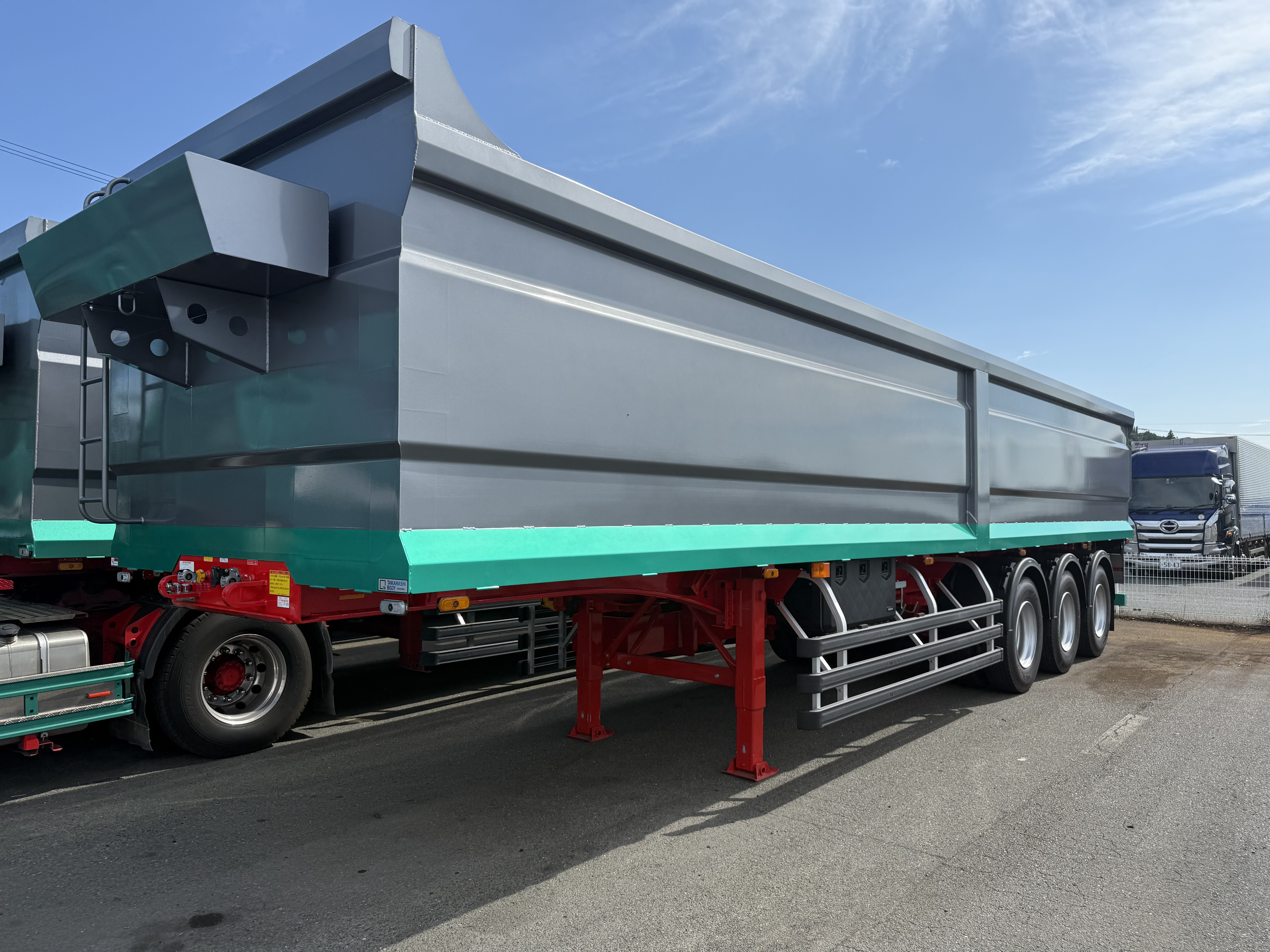 HARDOX®500TUF スクラップトレーラー 38㎥ BOX型 製作写真1