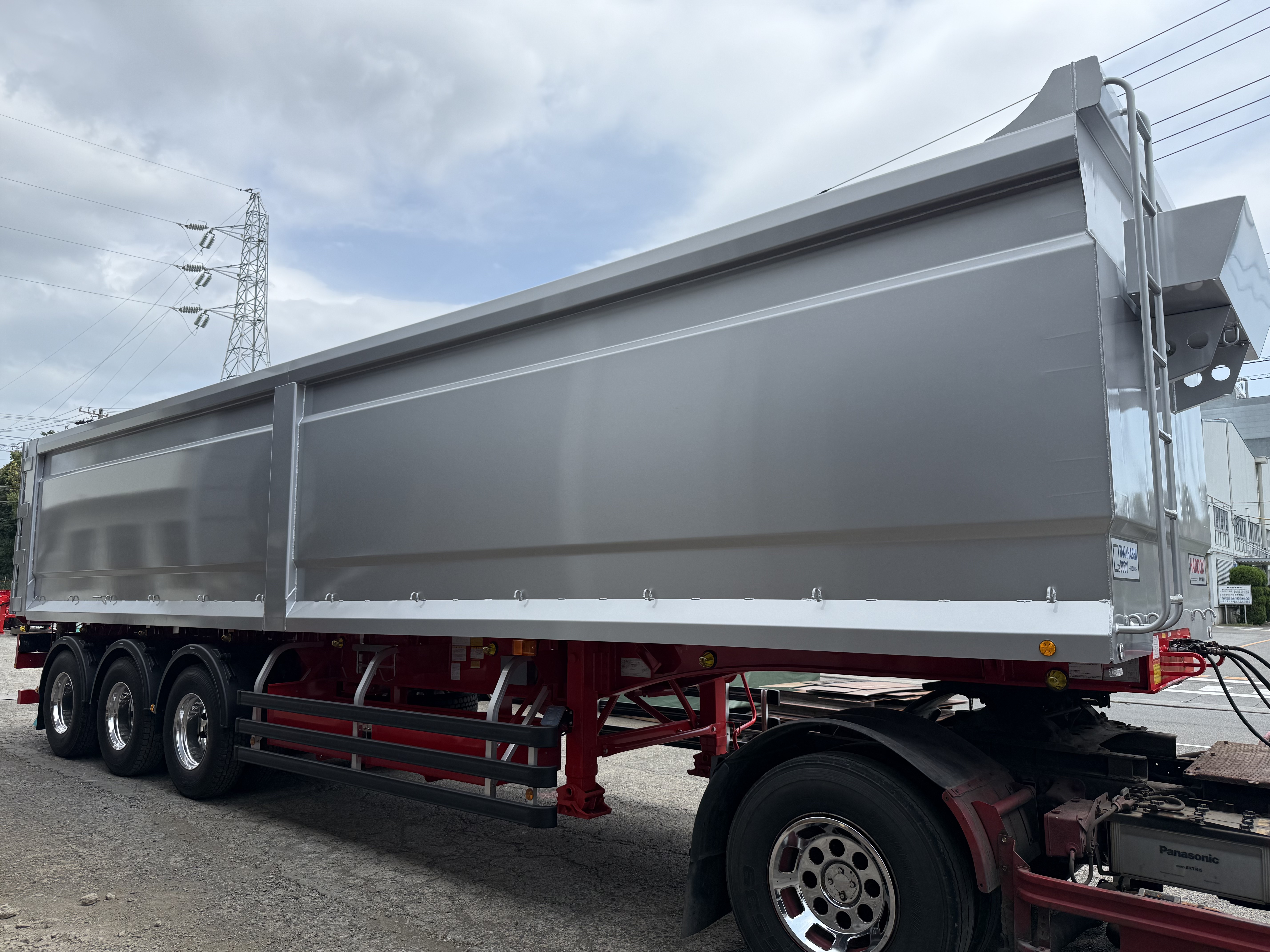 HARDOX®500TUF スクラップトレーラー 47㎥ T/G型 製作写真1
