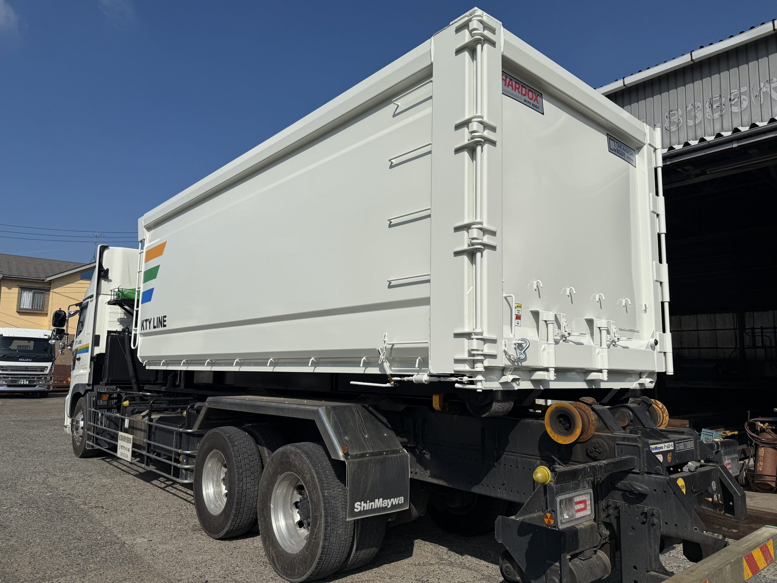 HARDOX®︎を使用した脱着コンテナの外観
