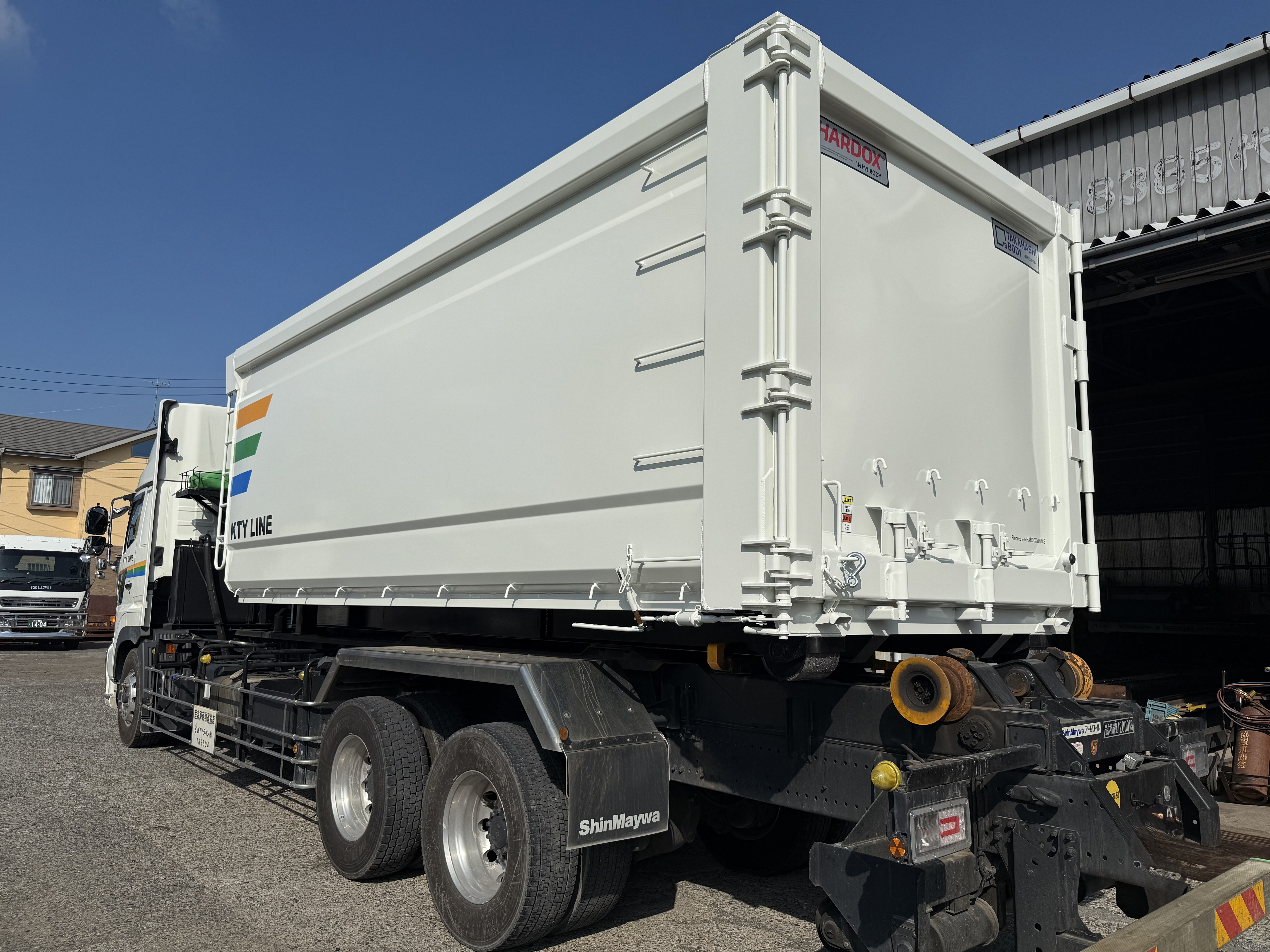 HARDOX®450 RPF収集運搬 28㎥ 脱着コンテナ 製作写真2