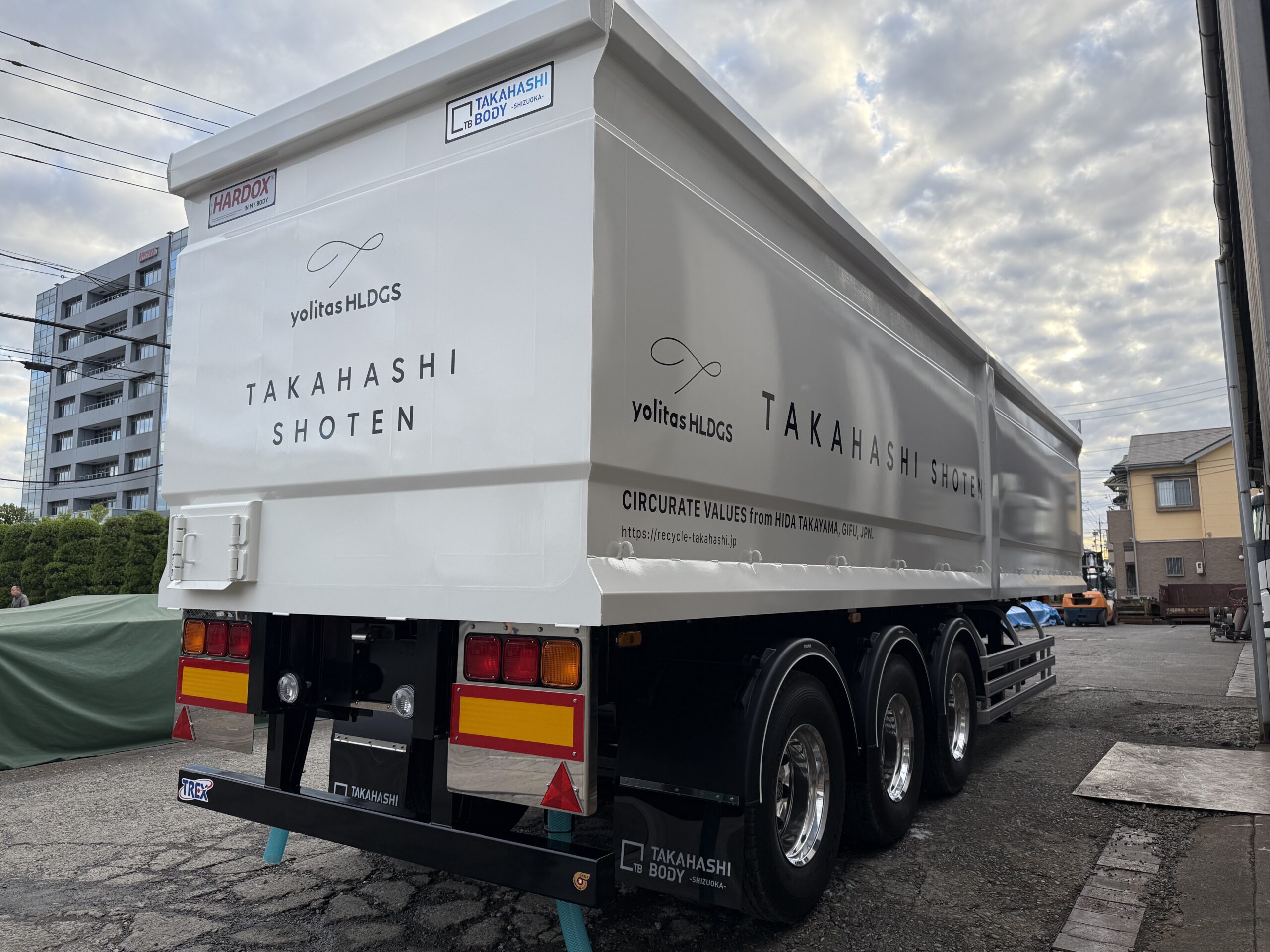 HARDOX®︎450を使用したスクラップ運搬トレーラーの外観