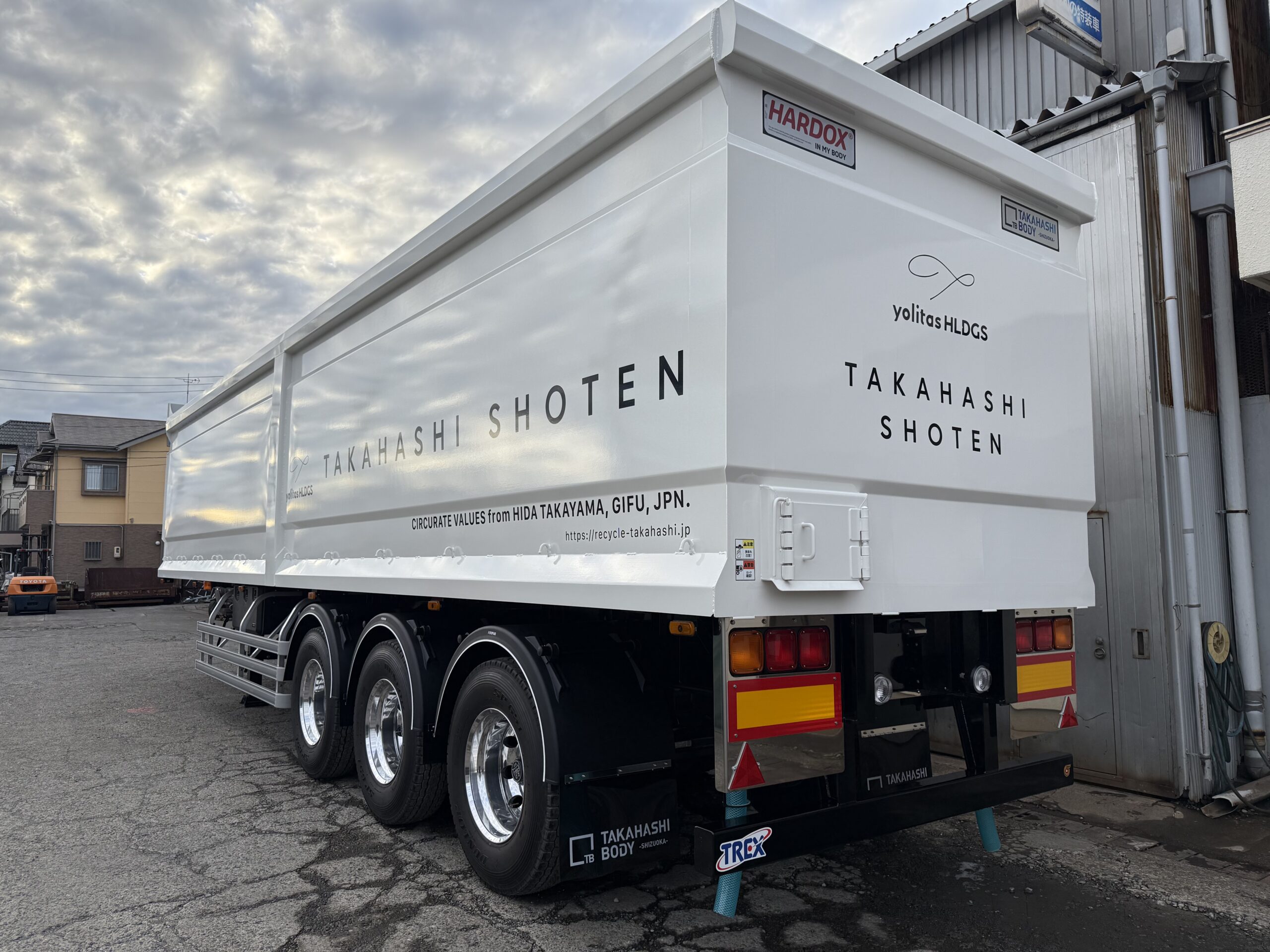 HARDOX®︎450を使用したスクラップ運搬トレーラーの外観