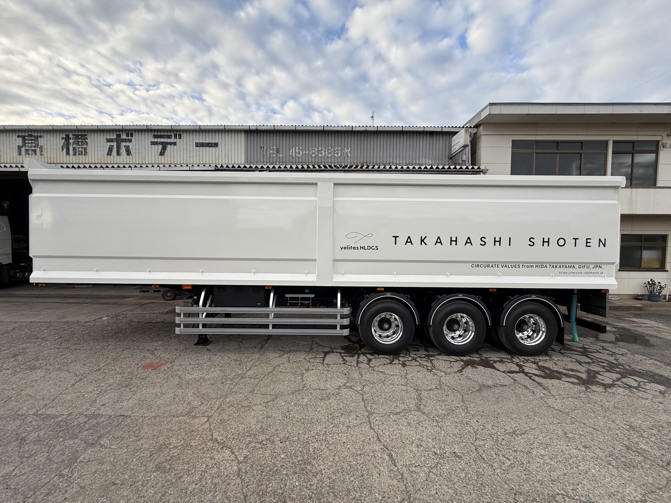 HARDOX®︎450を使用したスクラップ運搬トレーラーの外観