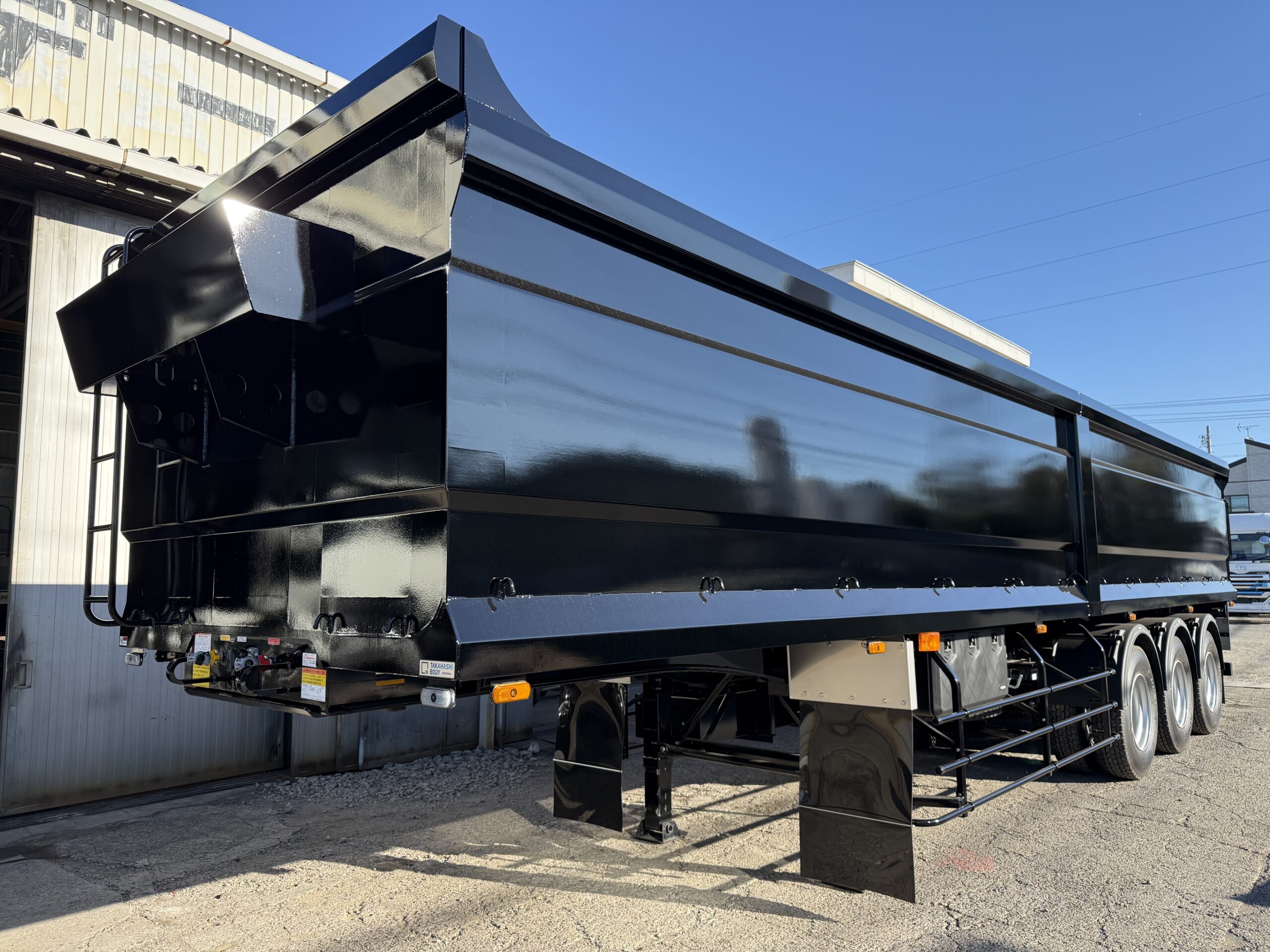 HARDOX®︎450を使用したスクラップ運搬トレーラーの外観