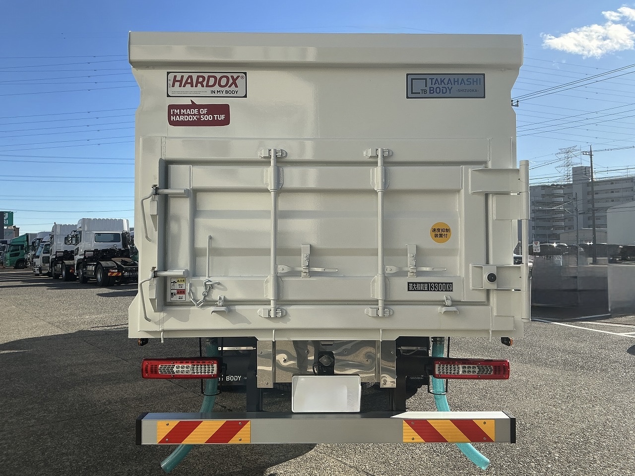 HARDOX®︎500TUFを使ったGVW25t車のスクラップ運搬車両