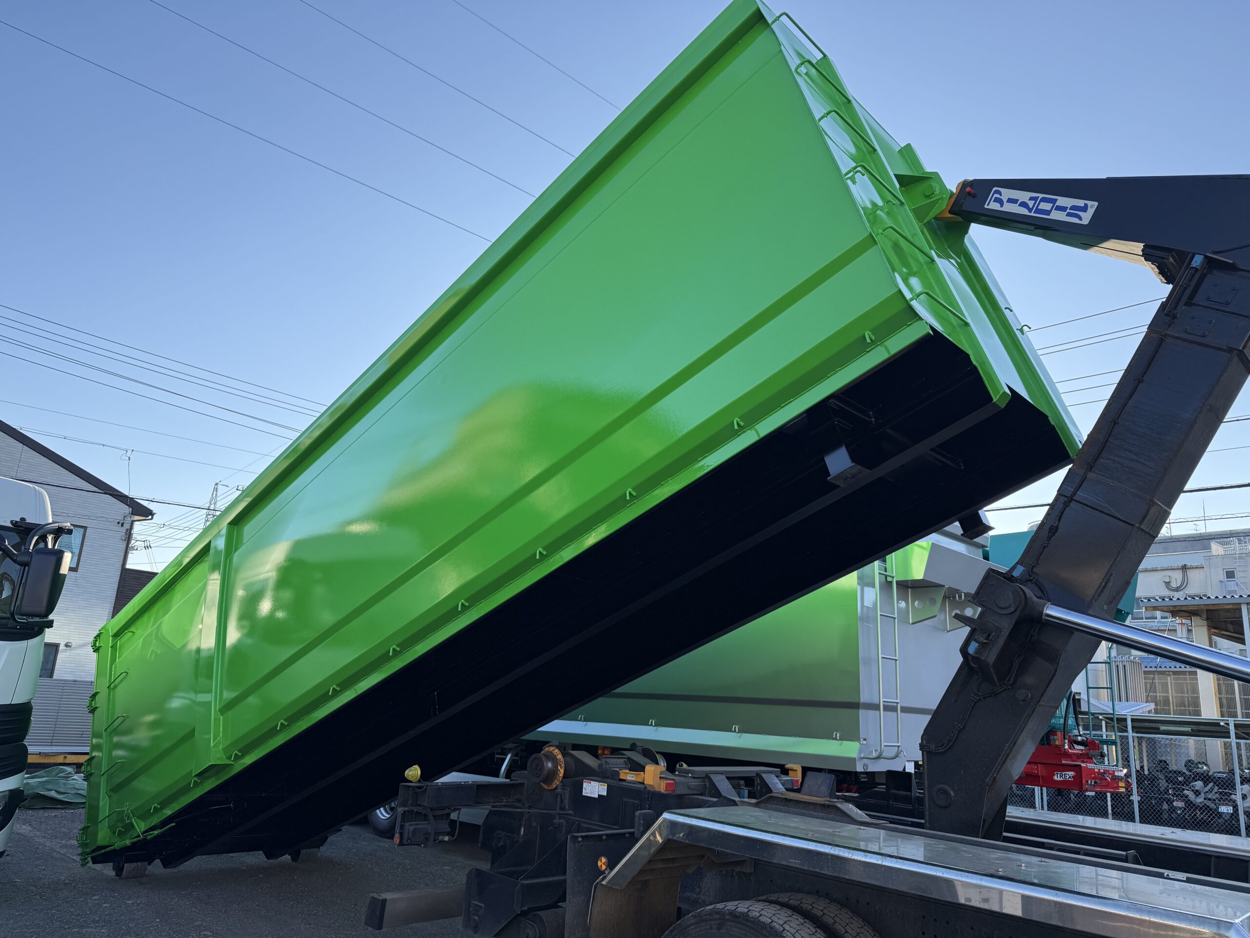 HARDOX®︎500Tufを使った長さ8500mmのGVW25車用脱着コンテナ