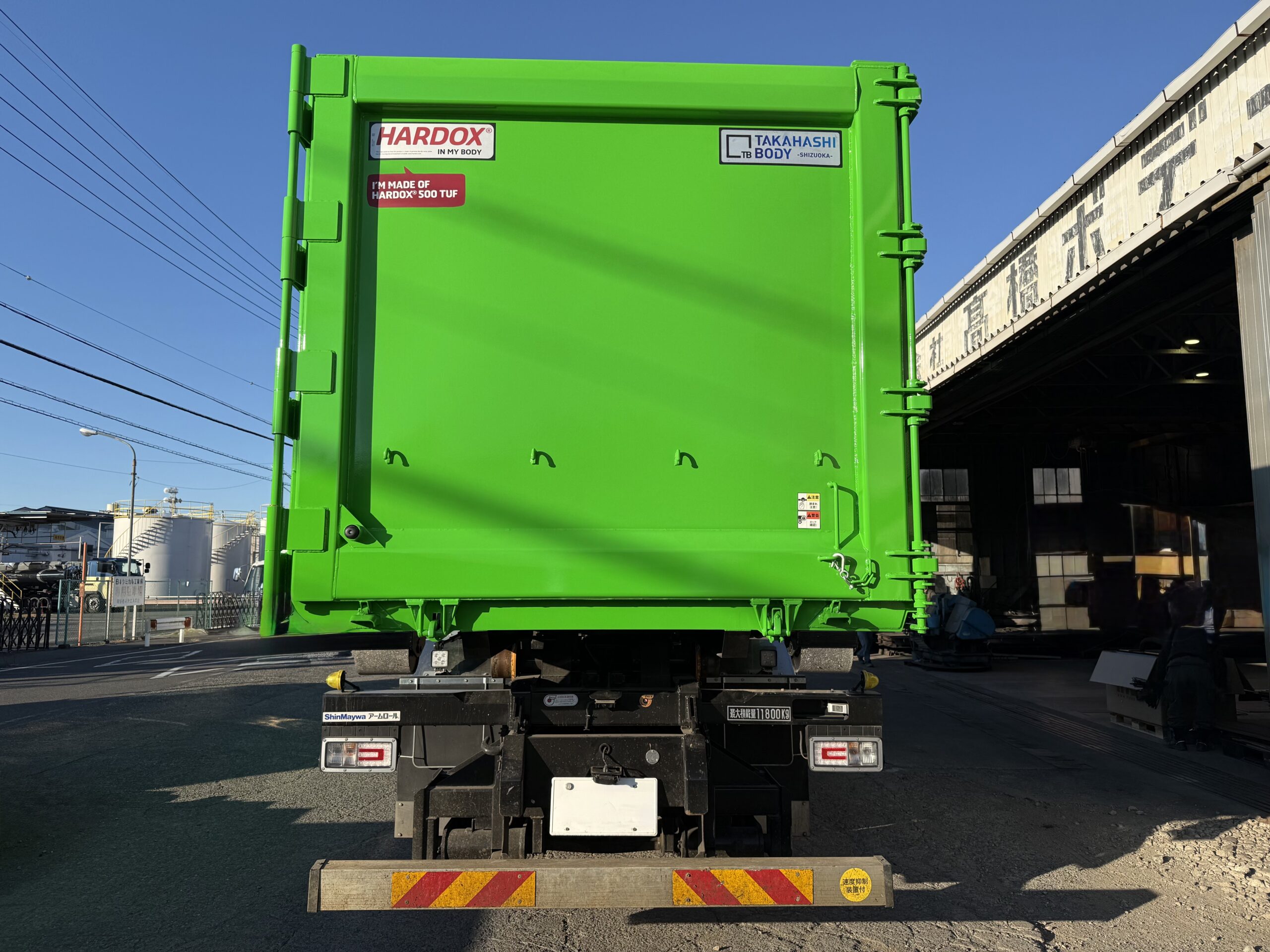 HARDOX®︎500Tufを使った長さ8500mmのGVW25車用脱着コンテナ