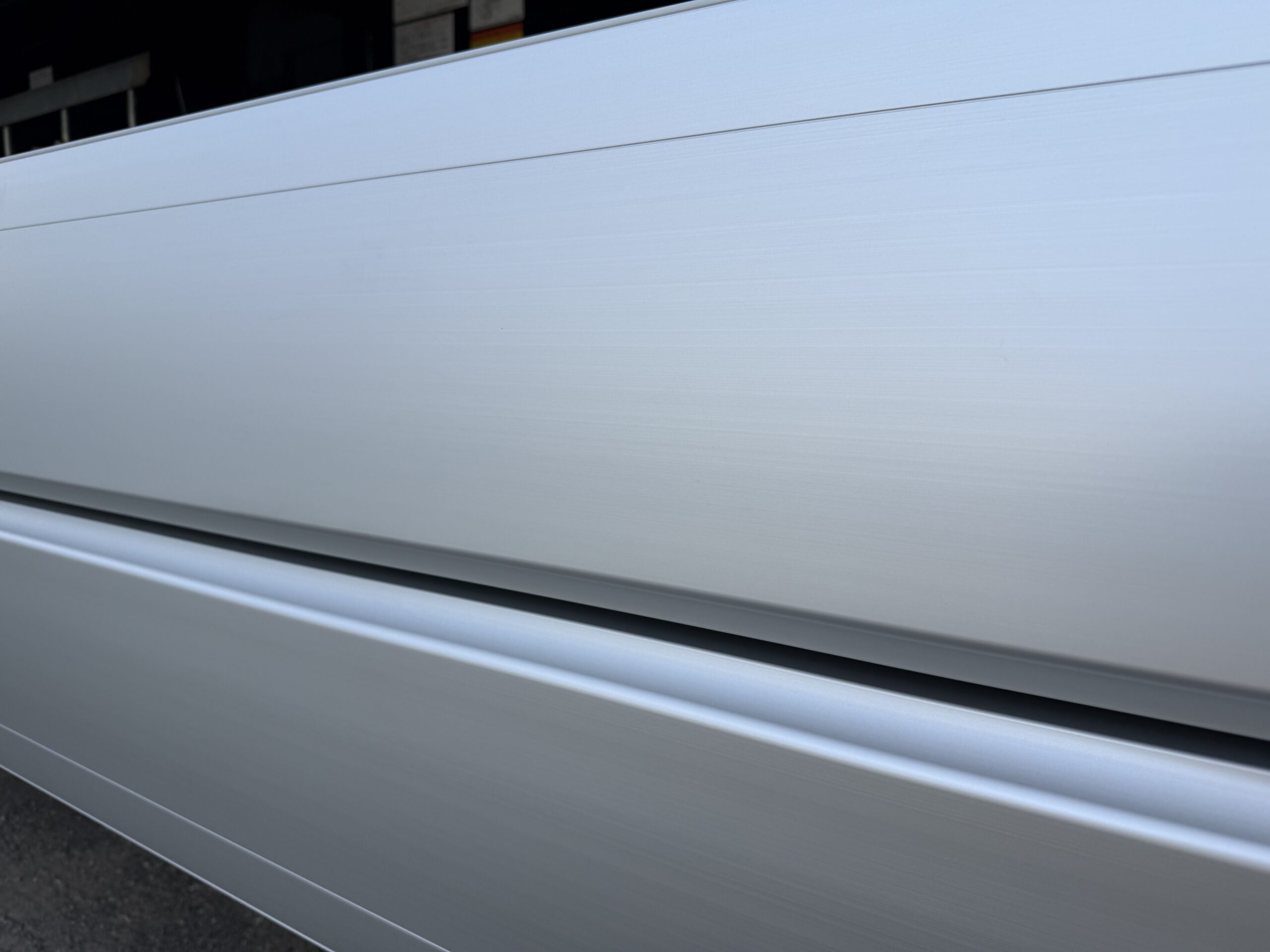 Taklerの新しいアルミ製サイドバンパーの質感