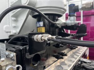 ダンプトレーラ　エア供給