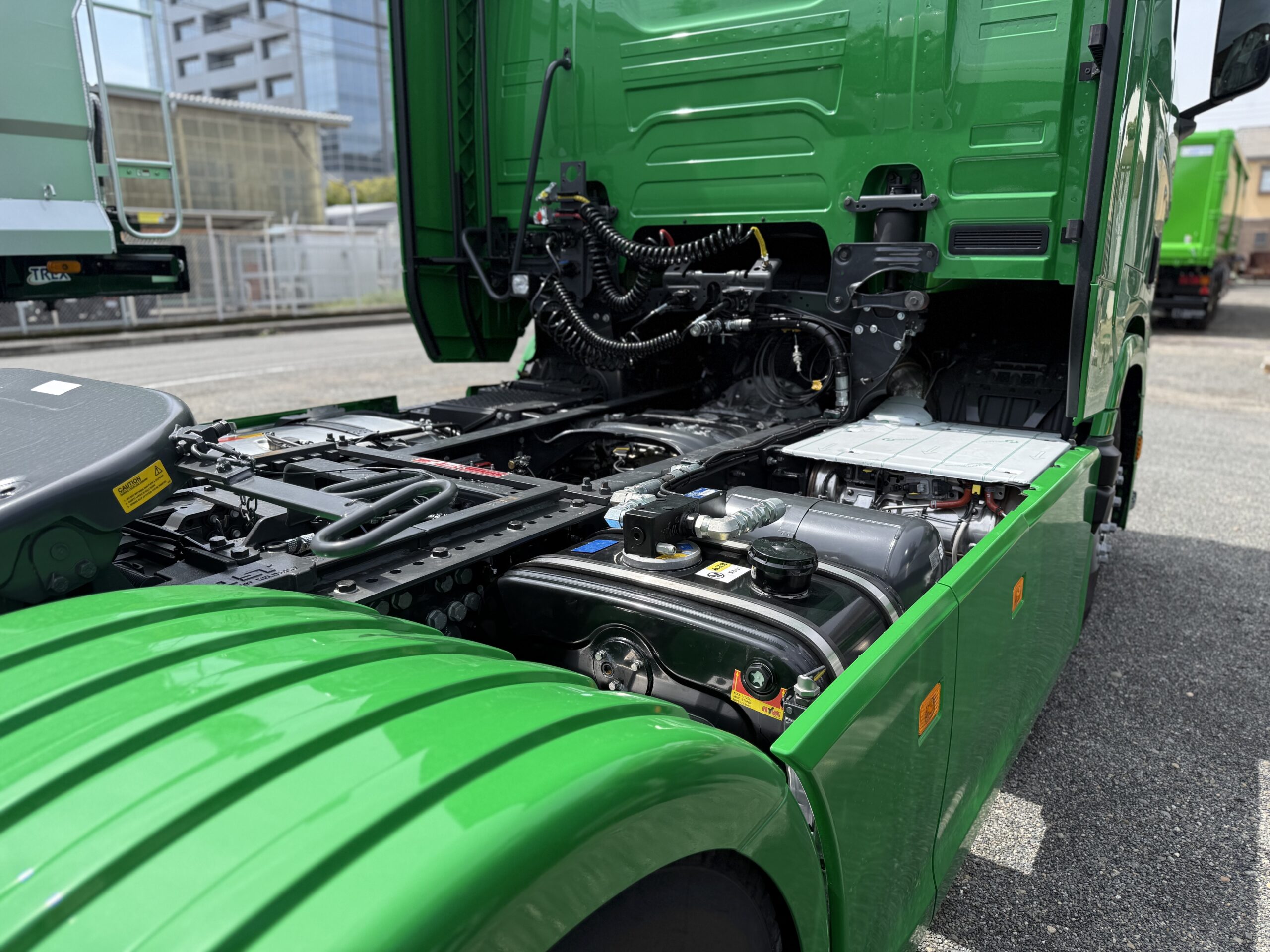 SCANIAにダンプトレーラを動かすための油圧架装